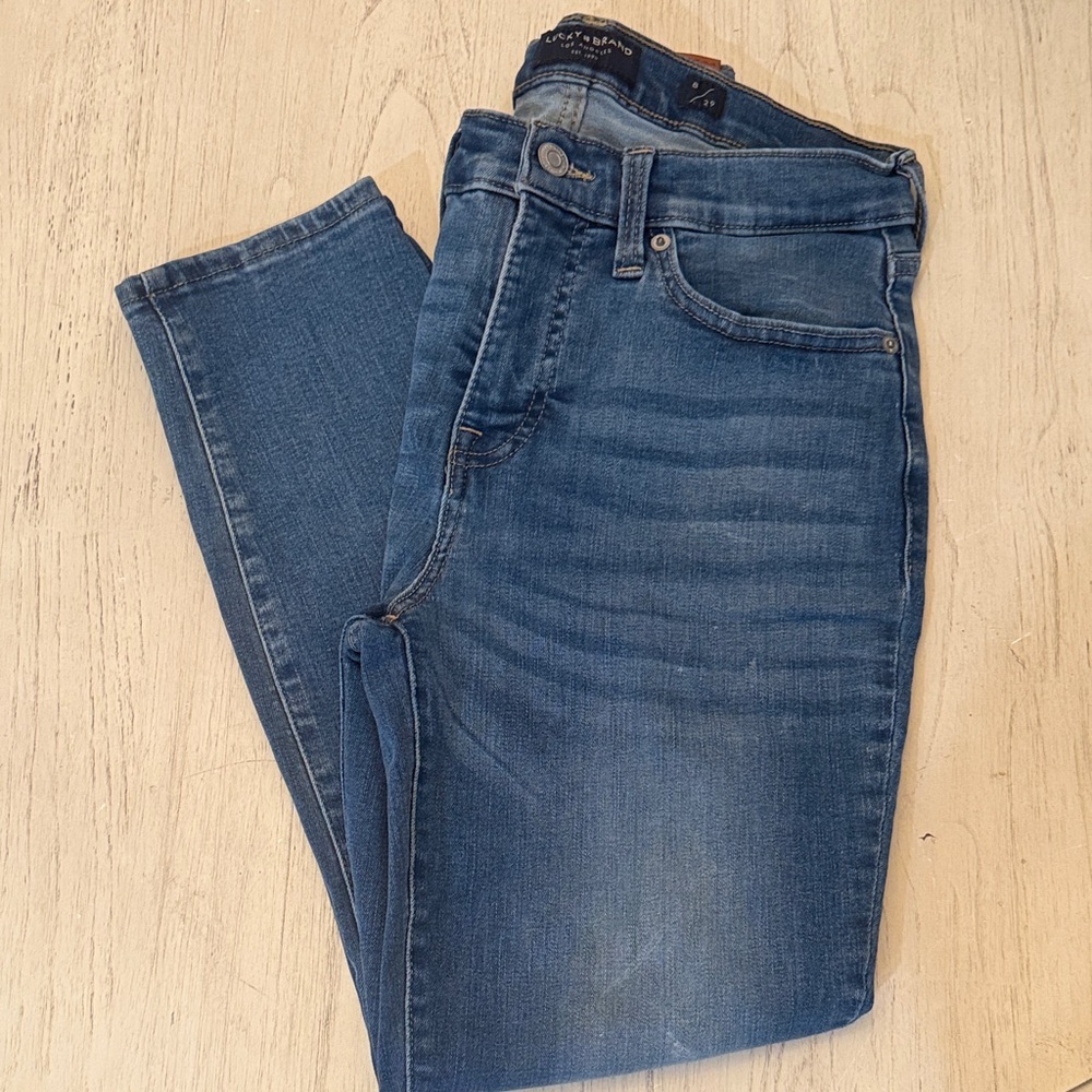 Lucky Brand woman’s  Dark Blue wash  Skinny Jeans
Never worn 
Casual wear